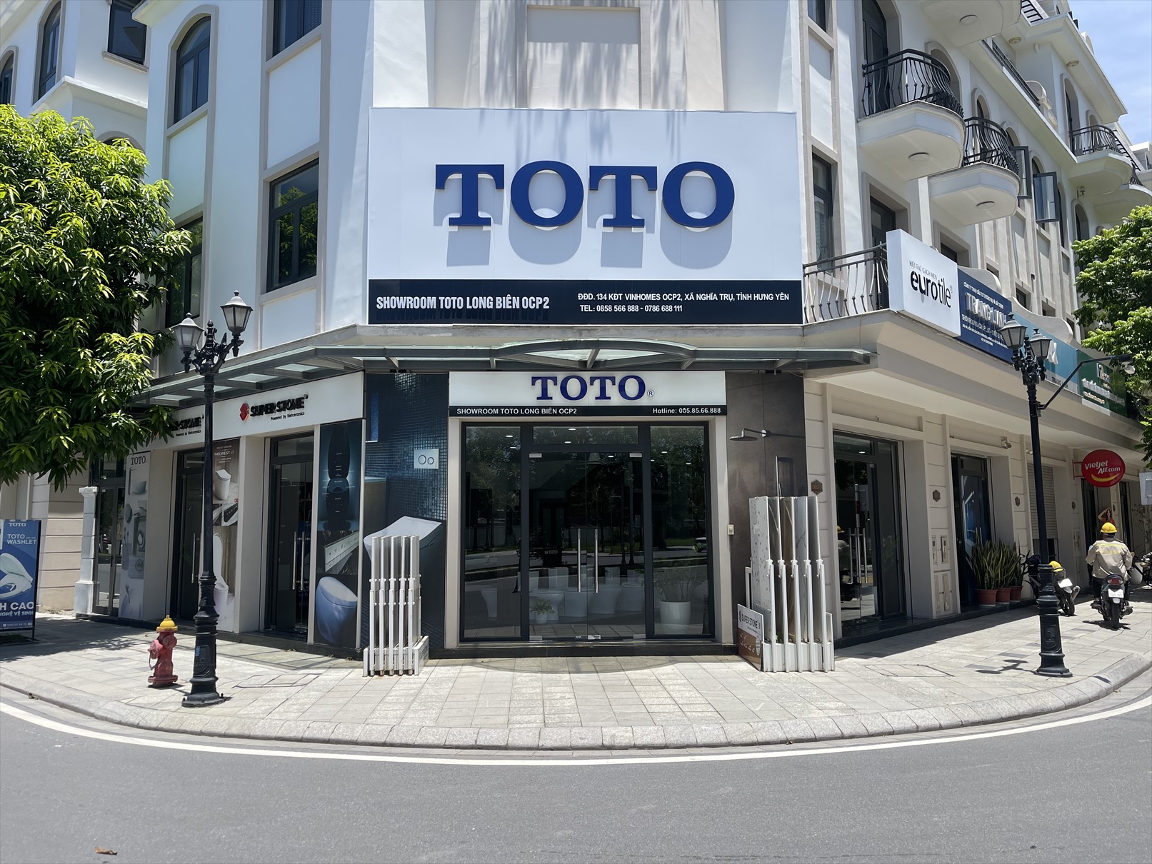 SHOWROOM TOTO LONG BIÊN