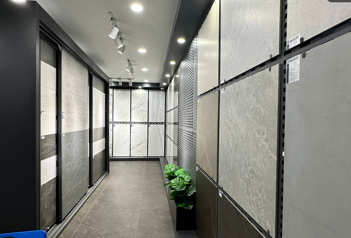 SHOWROOM TOTO LONG BIÊN