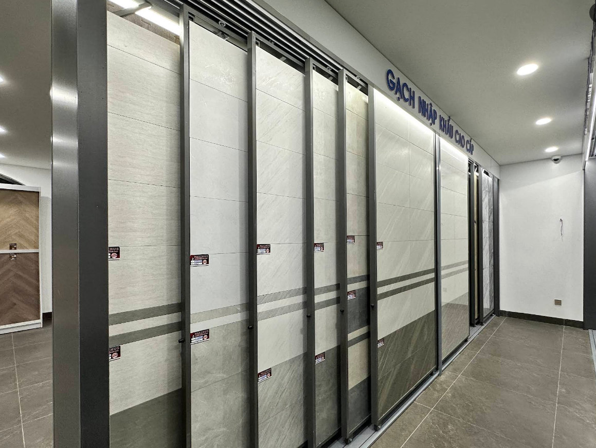 SHOWROOM TOTO LONG BIÊN
