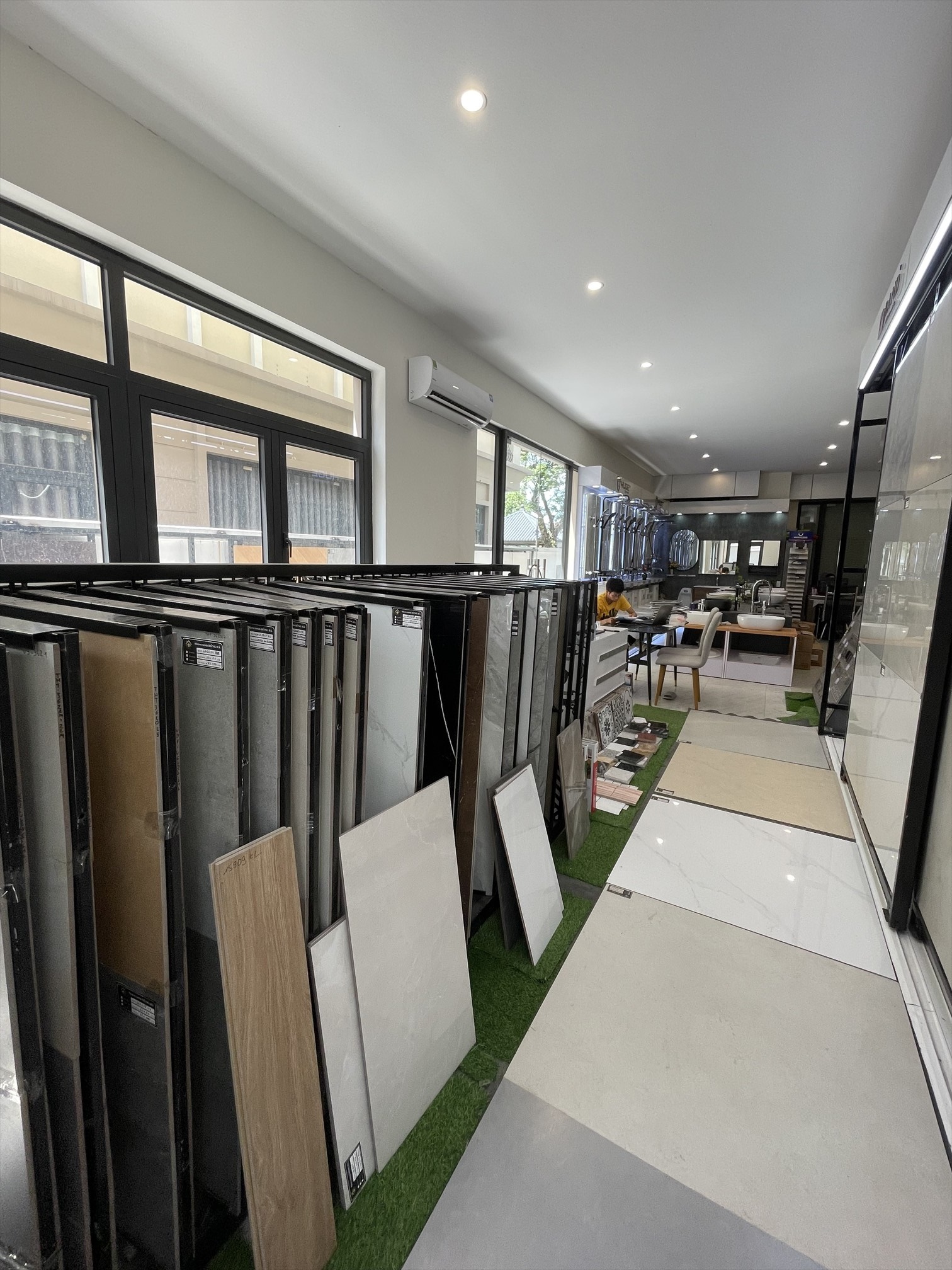 SHOWROOM Hồng Hà